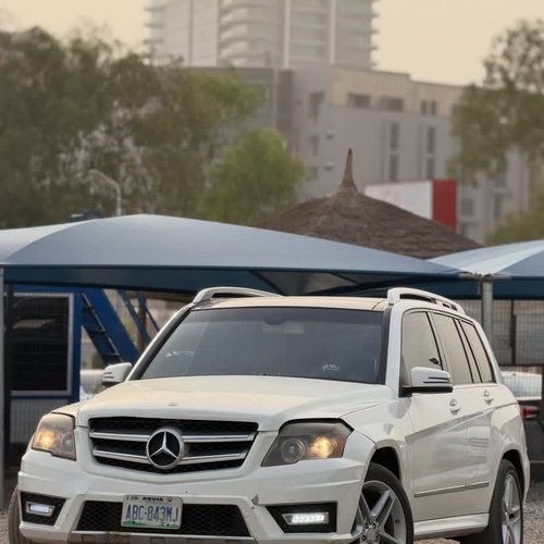 NEATLY USED 2011 MERCEDES GLK350 FOR SALE IN ABUJA