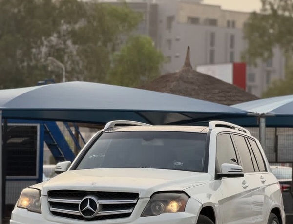 NEATLY USED 2011 MERCEDES GLK350 FOR SALE IN ABUJA