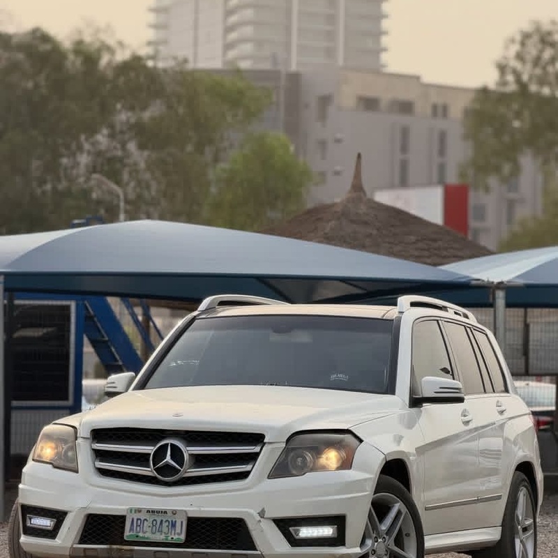 NEATLY USED 2011 MERCEDES GLK350 FOR SALE IN ABUJA image