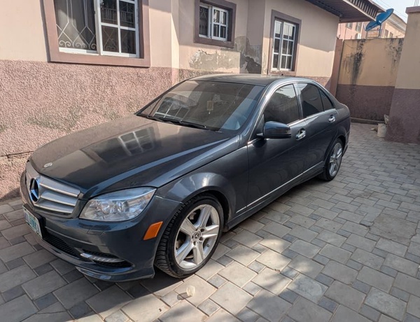 NIGERIAN USED 2011 MERCEDES BENZ C300 FOR SALE IN KANO