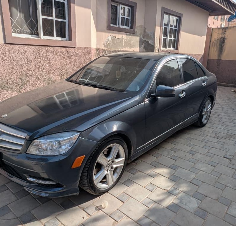NIGERIAN USED 2011 MERCEDES BENZ C300 FOR SALE IN KANO image