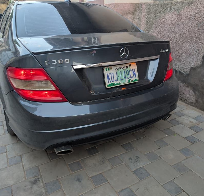 NIGERIAN USED 2011 MERCEDES BENZ C300 FOR SALE IN KANO image
