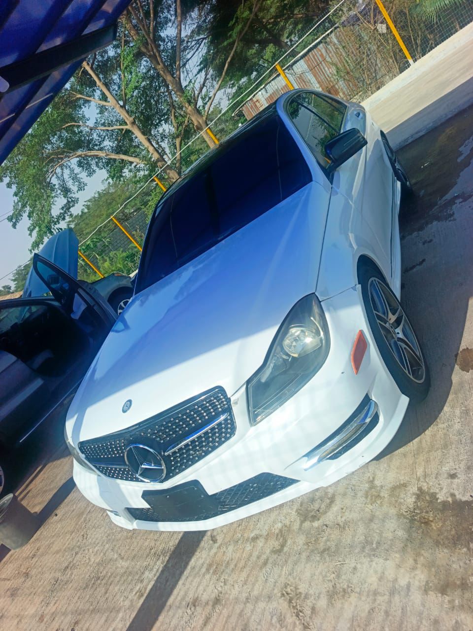 Mercedes-Benz Review Image