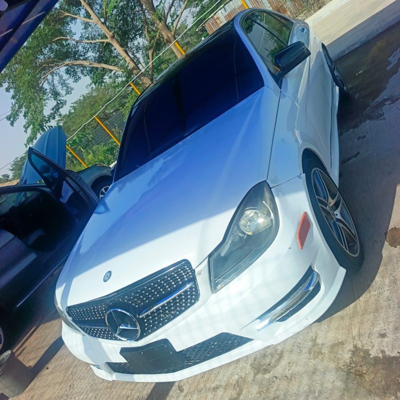 2013 NIGERIAN USED  MERCEDES BENZ C300 2013