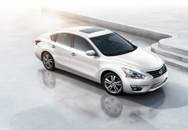 Nissan Altima image 2