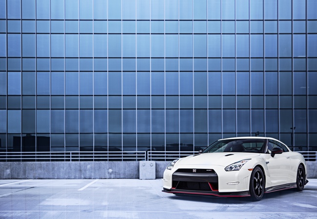 Nissan GT-R image 2