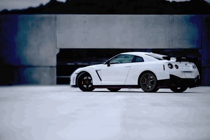 Nissan GT-R image 5