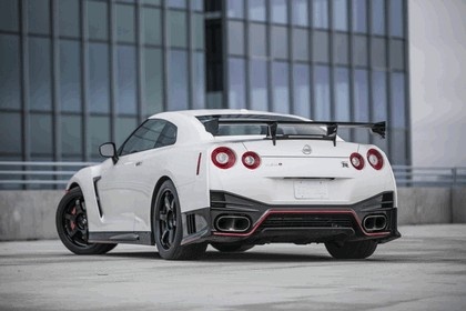 Nissan GT-R image 4