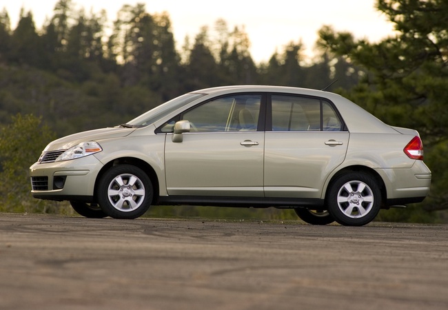Nissan Versa image 3