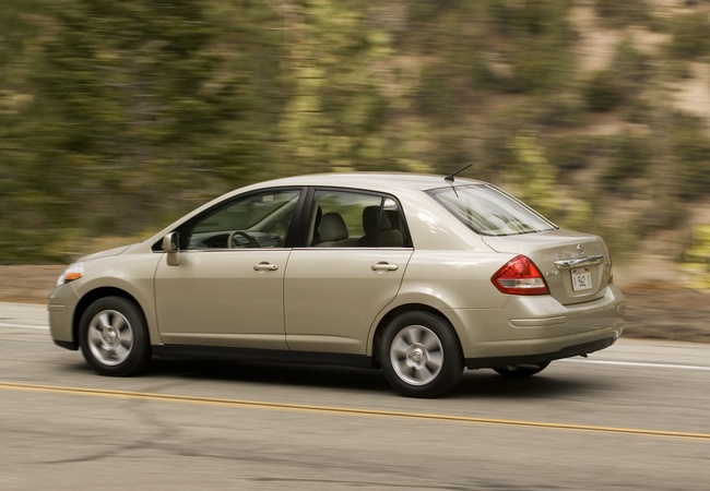 Nissan Versa image 2