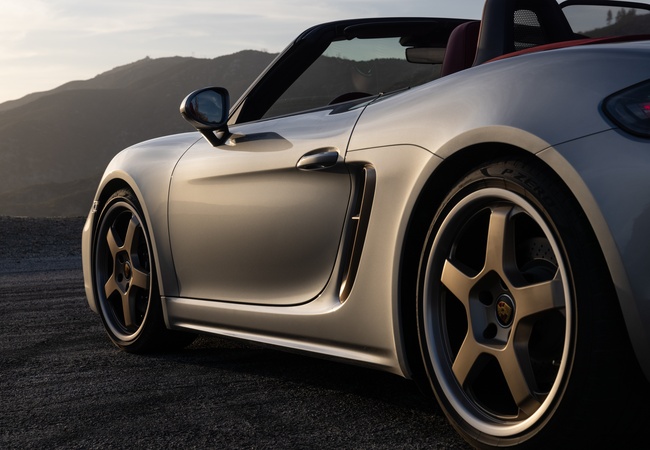 Porsche Boxster Spyder image 4