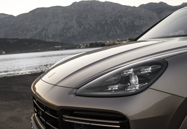 Porsche Cayenne Turbo image 2