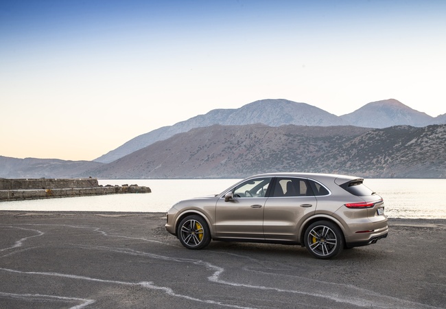 Porsche Cayenne Turbo image 4