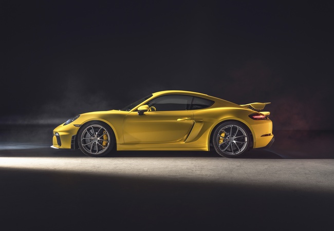 Porsche Cayman GT4 image 3
