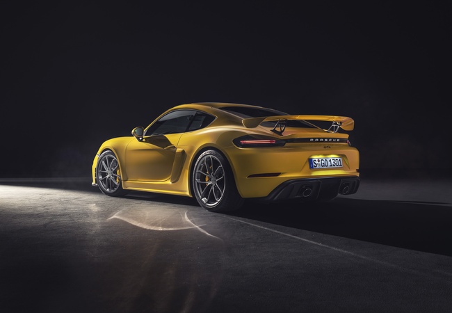 Porsche Cayman GT4 image 5
