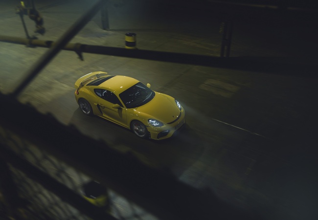 Porsche Cayman GT4 image 4