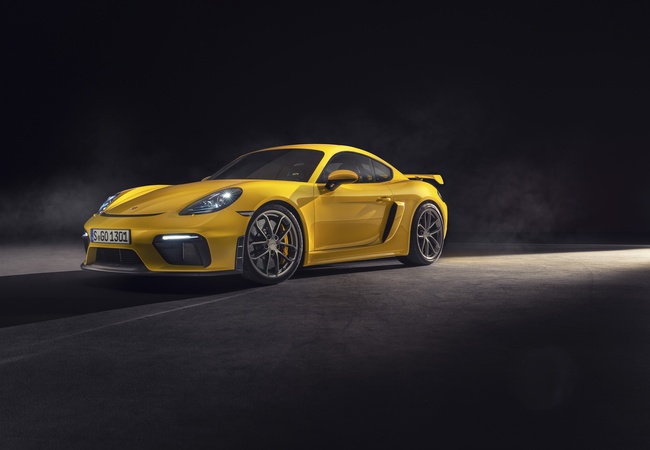 Porsche Cayman GT4 image 2