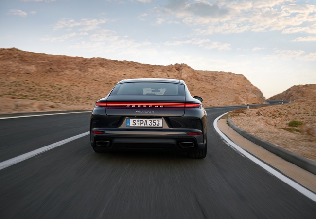 Porsche Panamera 4 image 4