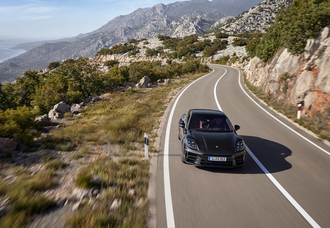 Porsche Panamera 4 image 2