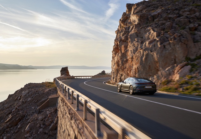 Porsche Panamera 4 image 3