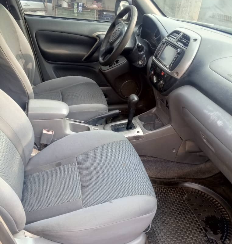 Registered Toyota RAV4 2004 image