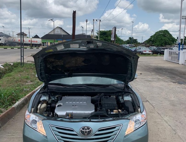 Slightly Used 2009 Toyota Camry Spider XLE for Sale In Imo 
