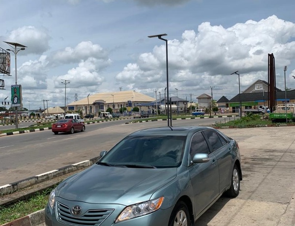 Slightly Used 2009 Toyota Camry Spider XLE for Sale In Imo 
