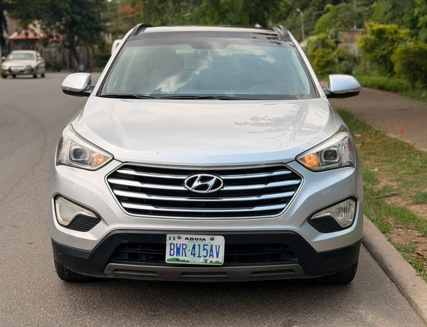 SUPER CLEAN  2015 HYUNDAI SANTAFE AWD FOR SALE IN ABUJA