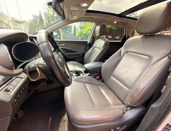 SUPER CLEAN  2015 HYUNDAI SANTAFE AWD FOR SALE IN ABUJA