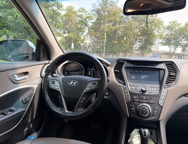 SUPER CLEAN  2015 HYUNDAI SANTAFE AWD FOR SALE IN ABUJA