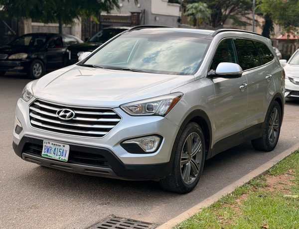SUPER CLEAN  2015 HYUNDAI SANTAFE AWD FOR SALE IN ABUJA