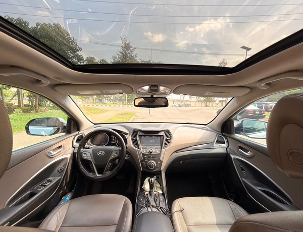 SUPER CLEAN  2015 HYUNDAI SANTAFE AWD FOR SALE IN ABUJA