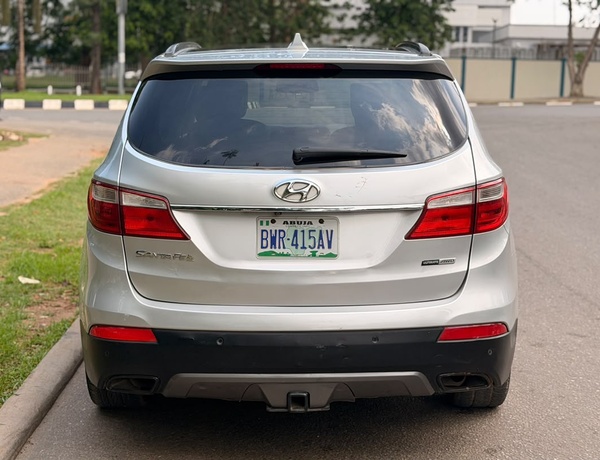 SUPER CLEAN  2015 HYUNDAI SANTAFE AWD FOR SALE IN ABUJA