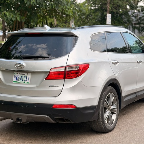 SUPER CLEAN  2015 HYUNDAI SANTAFE AWD FOR SALE IN ABUJA