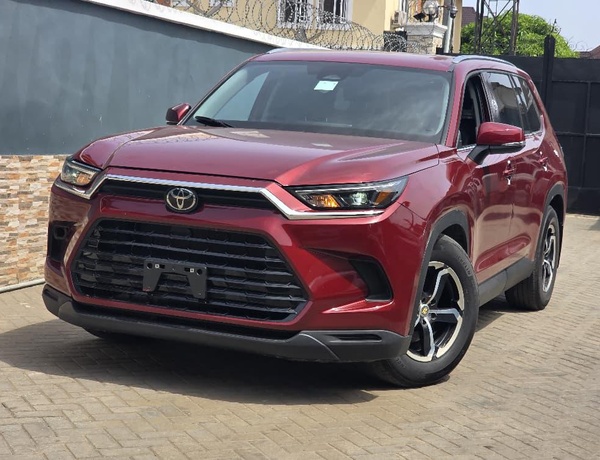 Foreign Used 2024 Toyota Highlander XLE for Sale In Lagos