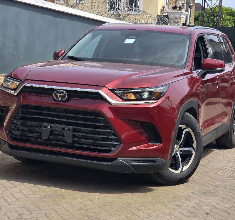 Foreign Used 2024 Toyota Highlander XLE for Sale In Lagos image