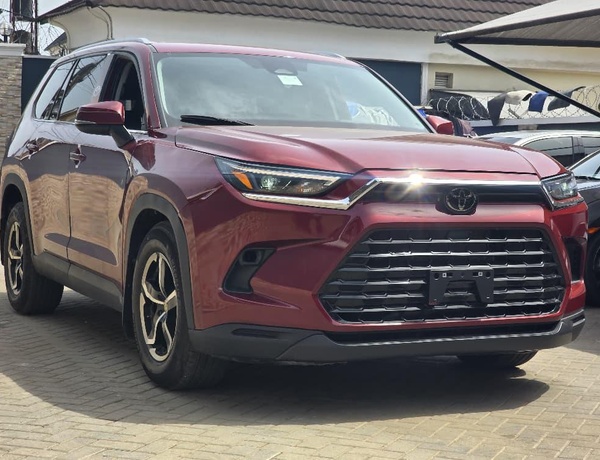 Foreign Used 2024 Toyota Highlander XLE for Sale In Lagos