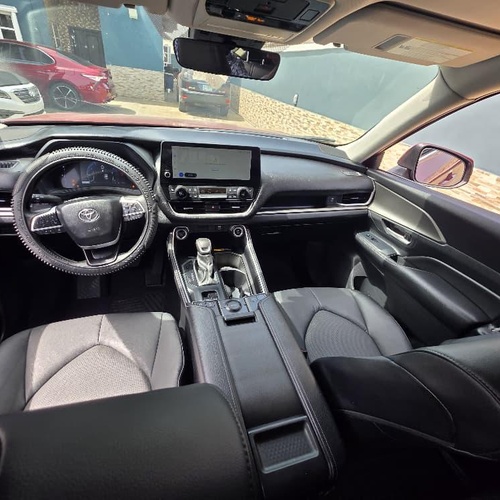Foreign Used 2024 Toyota Highlander XLE for Sale In Lagos