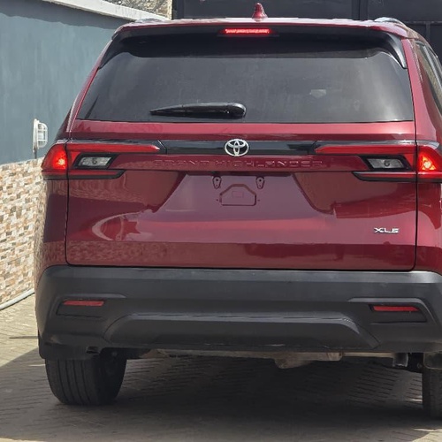 Foreign Used 2024 Toyota Highlander XLE for Sale In Lagos