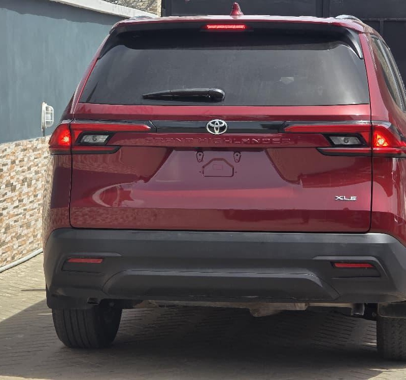 Foreign Used 2024 Toyota Highlander XLE for Sale In Lagos image