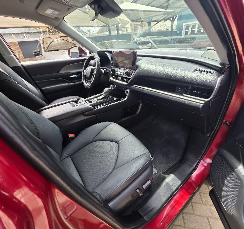 Foreign Used 2024 Toyota Highlander XLE for Sale In Lagos image