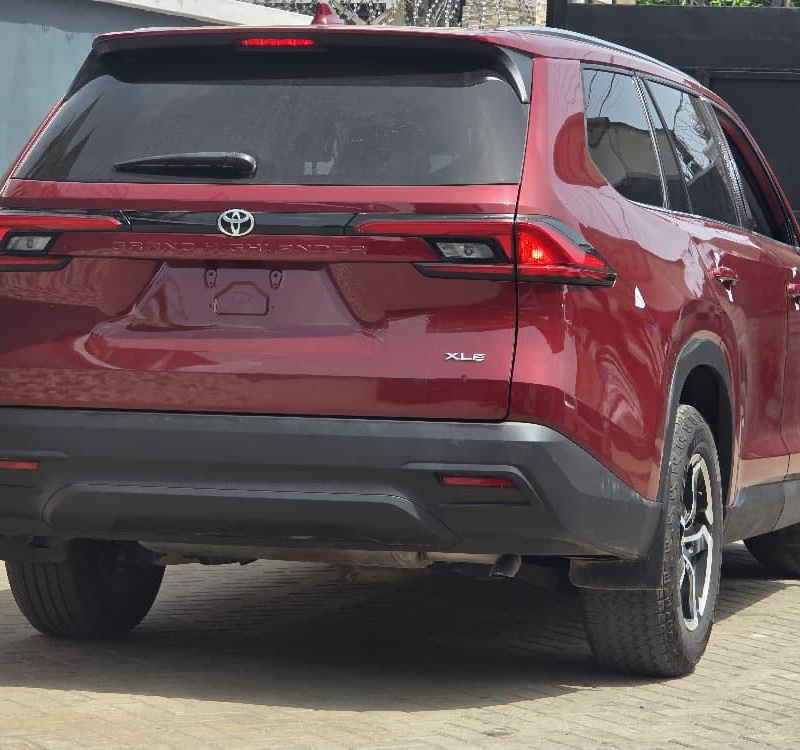 Foreign Used 2024 Toyota Highlander XLE for Sale In Lagos image