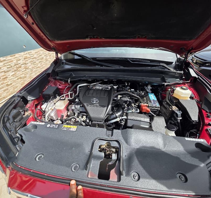Foreign Used 2024 Toyota Highlander XLE for Sale In Lagos image
