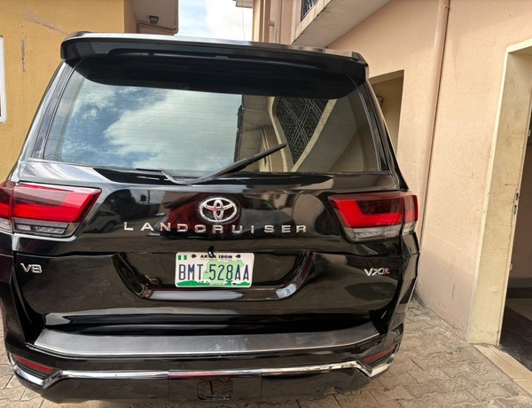TOKS GRADE 2003 UPGRADE TO 2022 LAND CRUISER AVAILABLE IN PH