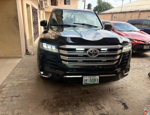 TOKS GRADE 2003 UPGRADE TO 2022 LAND CRUISER AVAILABLE IN PH