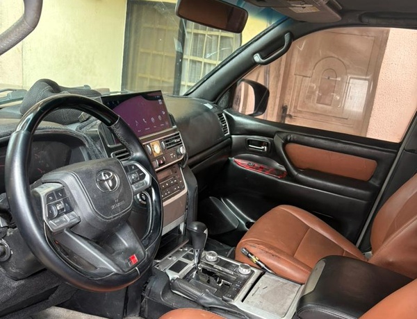 TOKS GRADE 2003 UPGRADE TO 2022 LAND CRUISER AVAILABLE IN PH