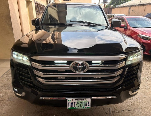 TOKS GRADE 2003 UPGRADE TO 2022 LAND CRUISER AVAILABLE IN PH