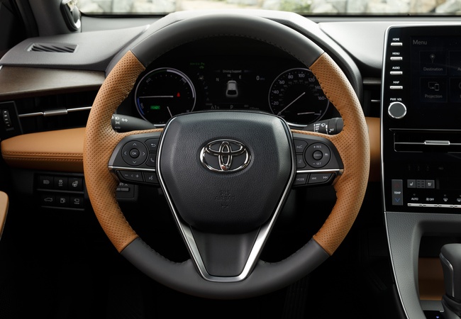 Toyota Avalon hybrid image 2