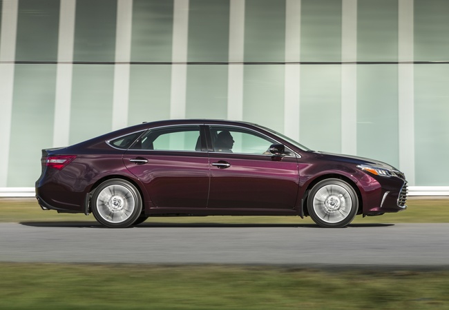 Toyota Avalon XLE image 2