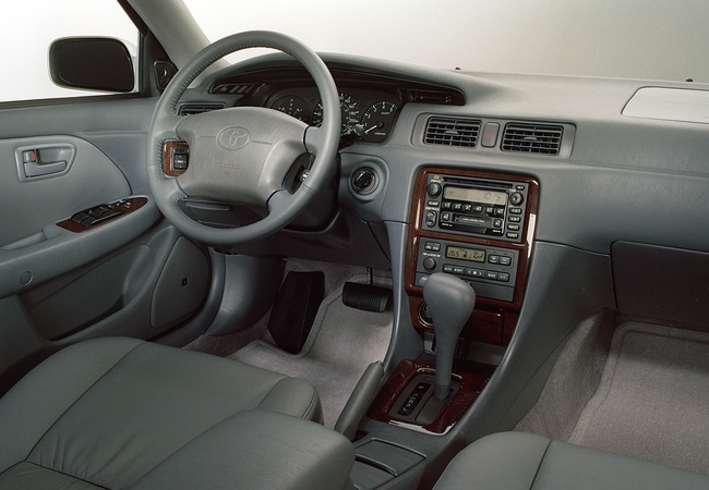 Toyota Camry image 5